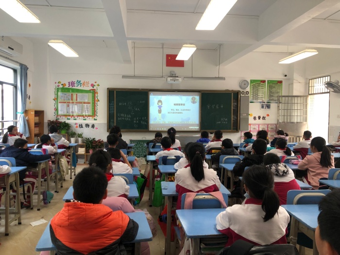 开发区第一小学开展“守护花开，关爱学生”主题教育