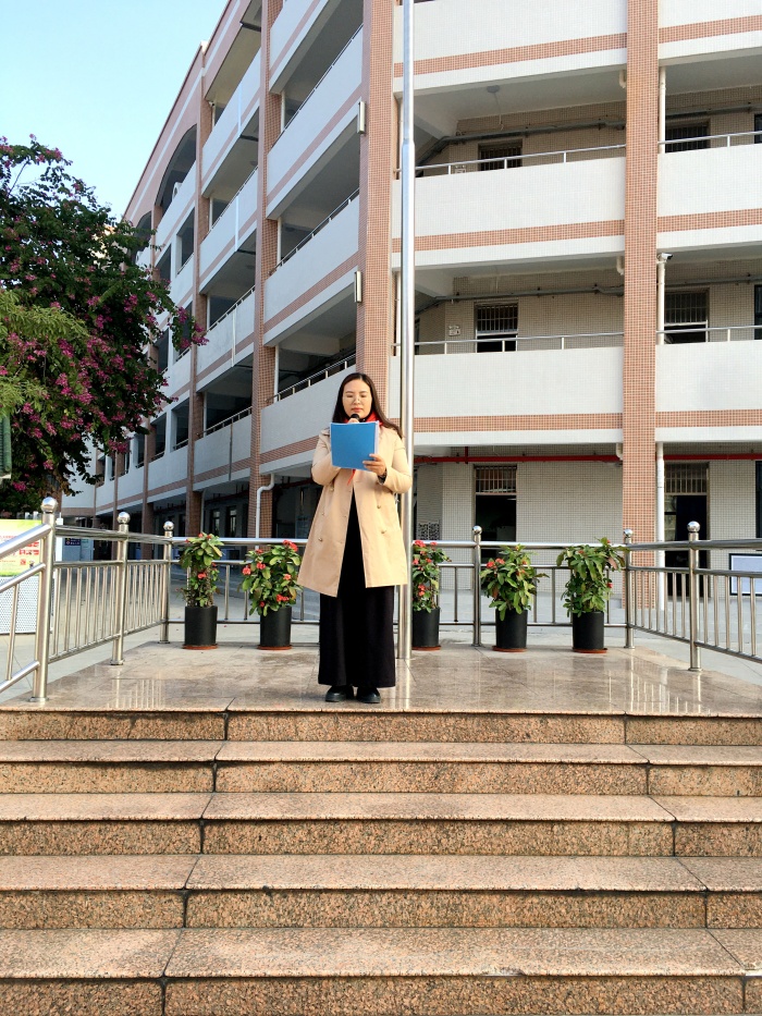 开发区第一小学：举行“人道博爱，文明火炬”慈善万人行捐款活动