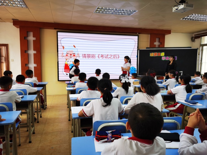 开发区第一小学：班会促思考，讲座促发展记火炬区班主任培训活动