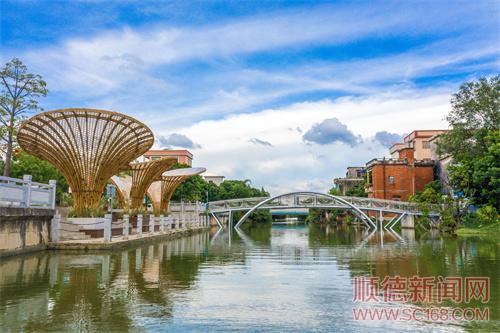 再现水清岸绿鱼翔浅底美景