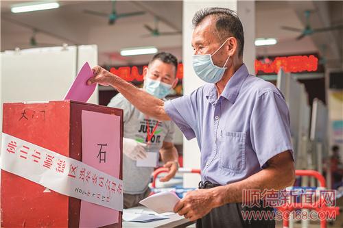 投下神圣一票 选出理想“代言人”