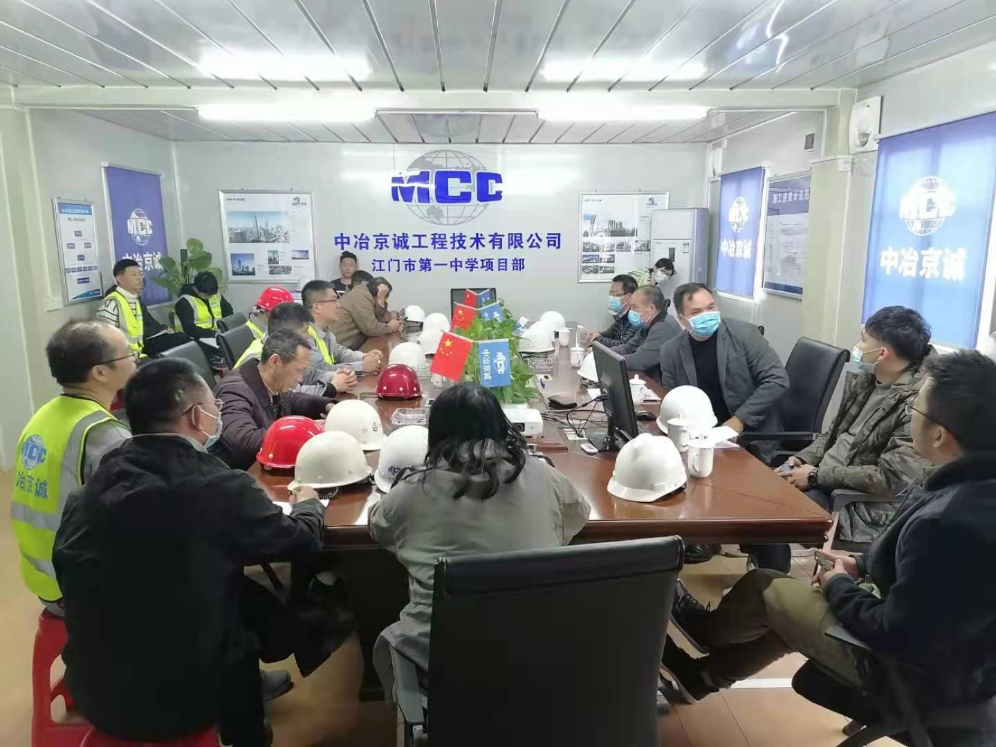 1月14日下午考核区住房和城乡建设局（检查江门一中扩容增效工程建筑工地）.jpg
