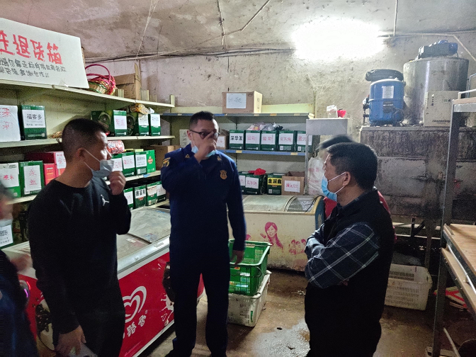 区消防大队带队到乐福超市检查消防安全.jpg