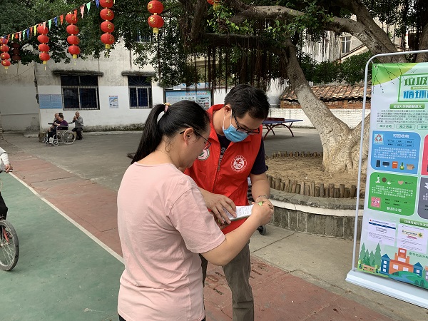 鼎湖区城管局开展“积极参与垃圾分类，携手共享文明鼎湖”垃圾分类宣传志愿活动（3）.jpg