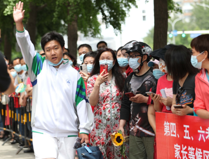 中高考之后，学生要保存好准考证，它能带给学生一些“隐藏福利”