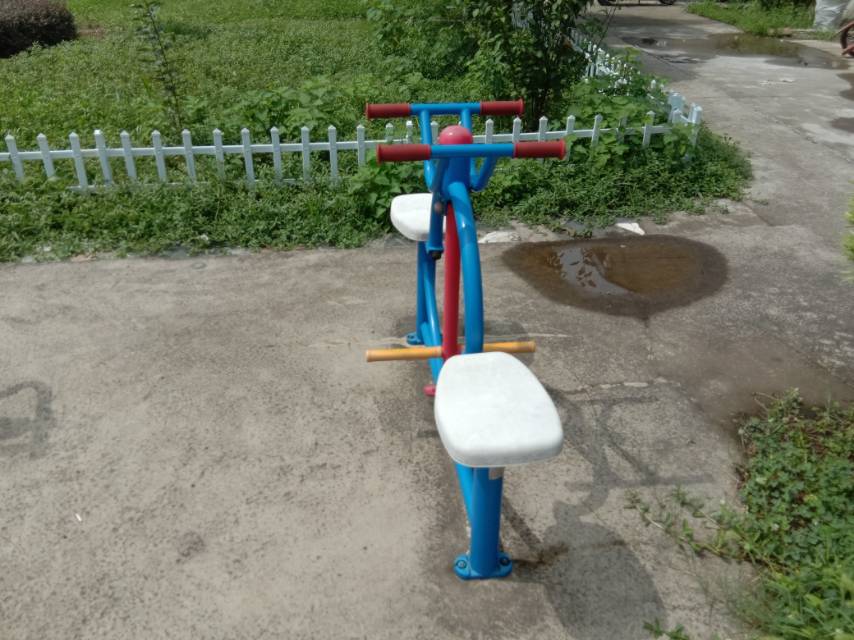 下肢锻炼器
