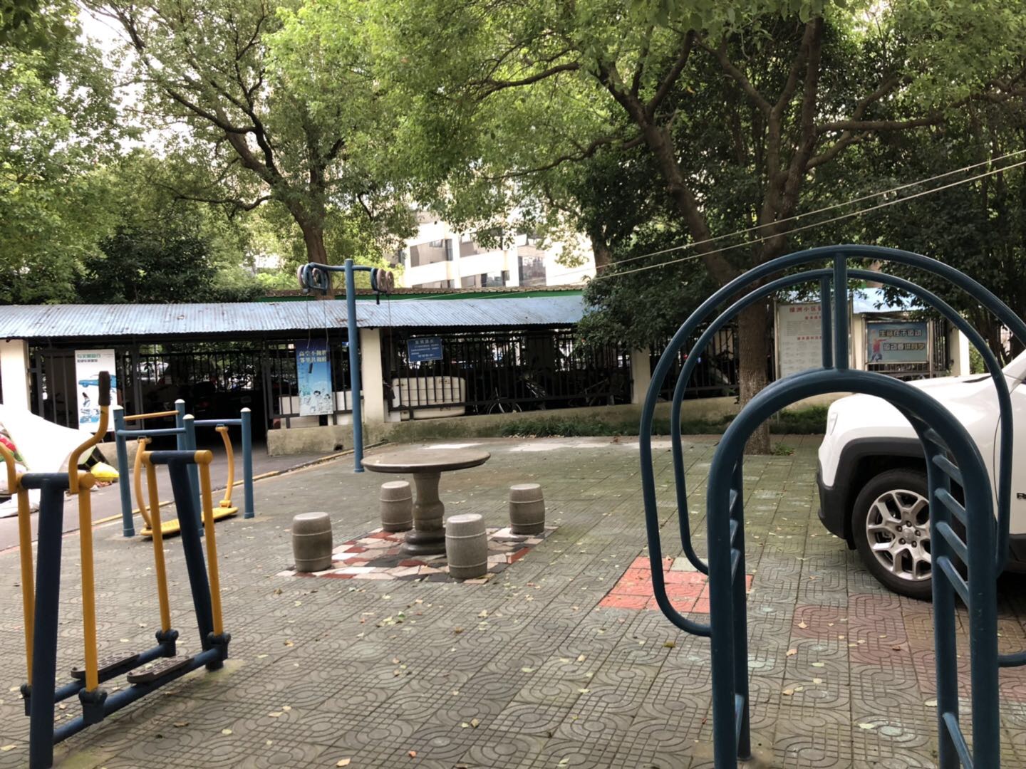 绿洲小区健身点