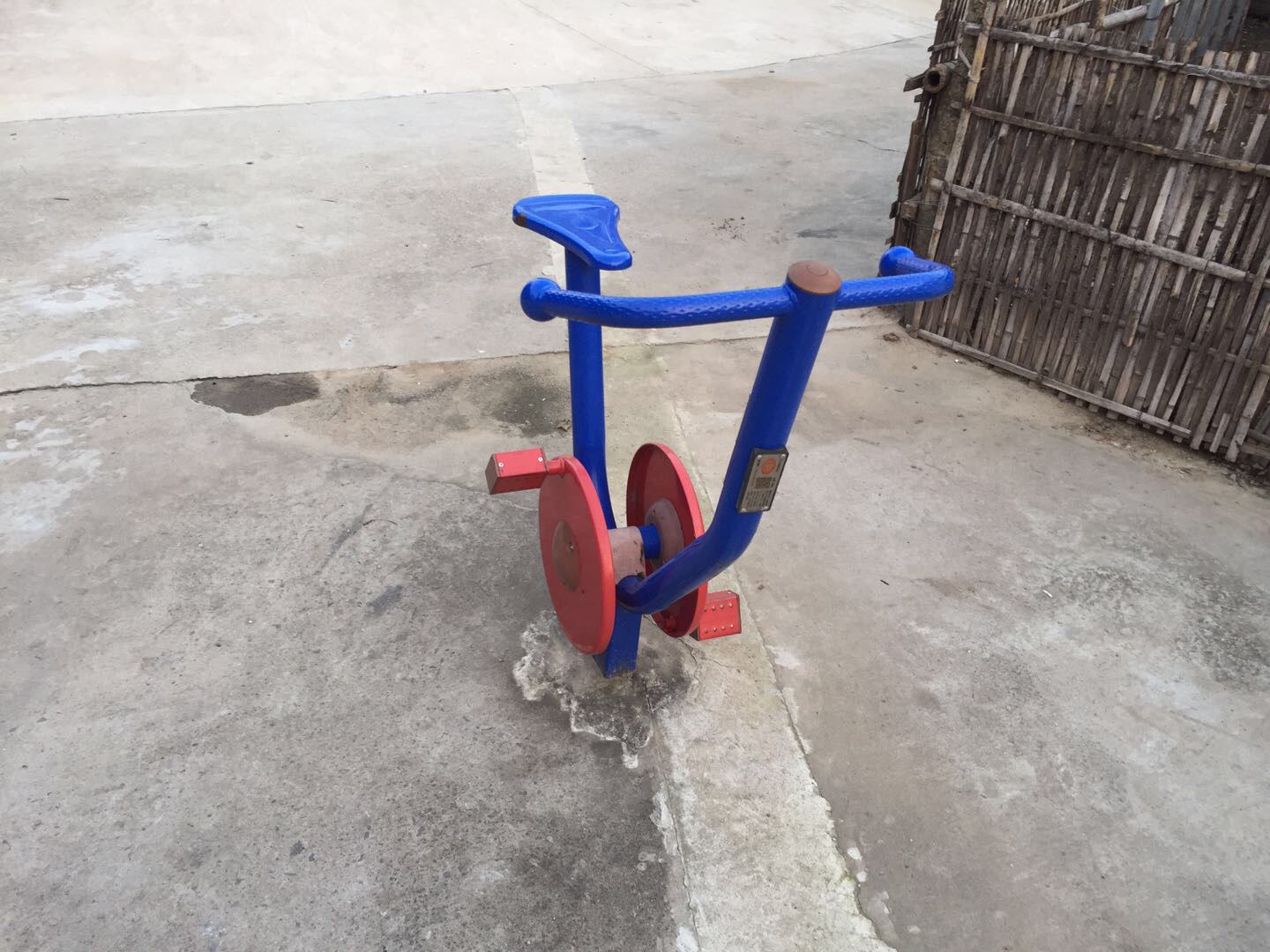 直立健身车