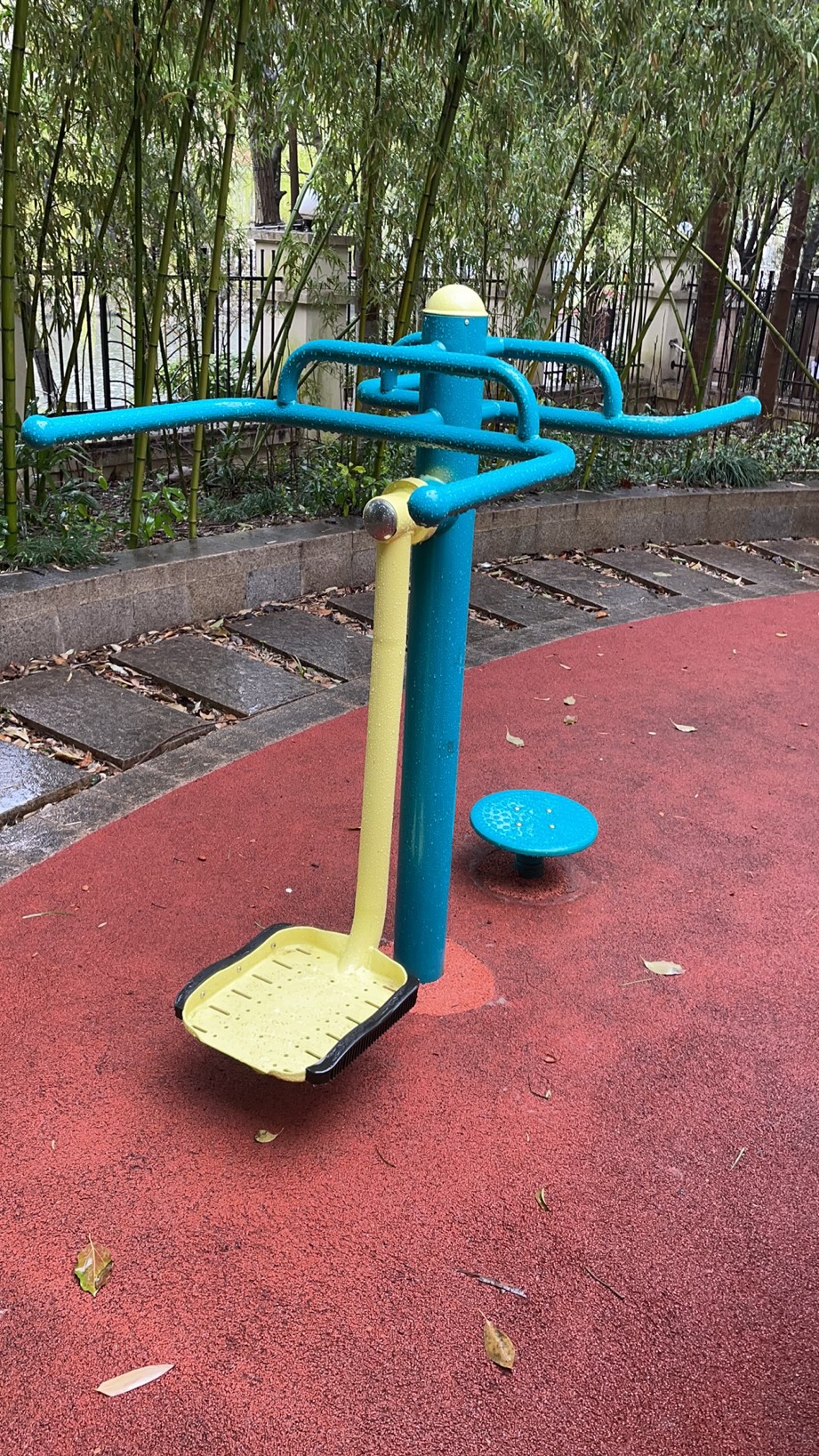 扭腰钟摆器