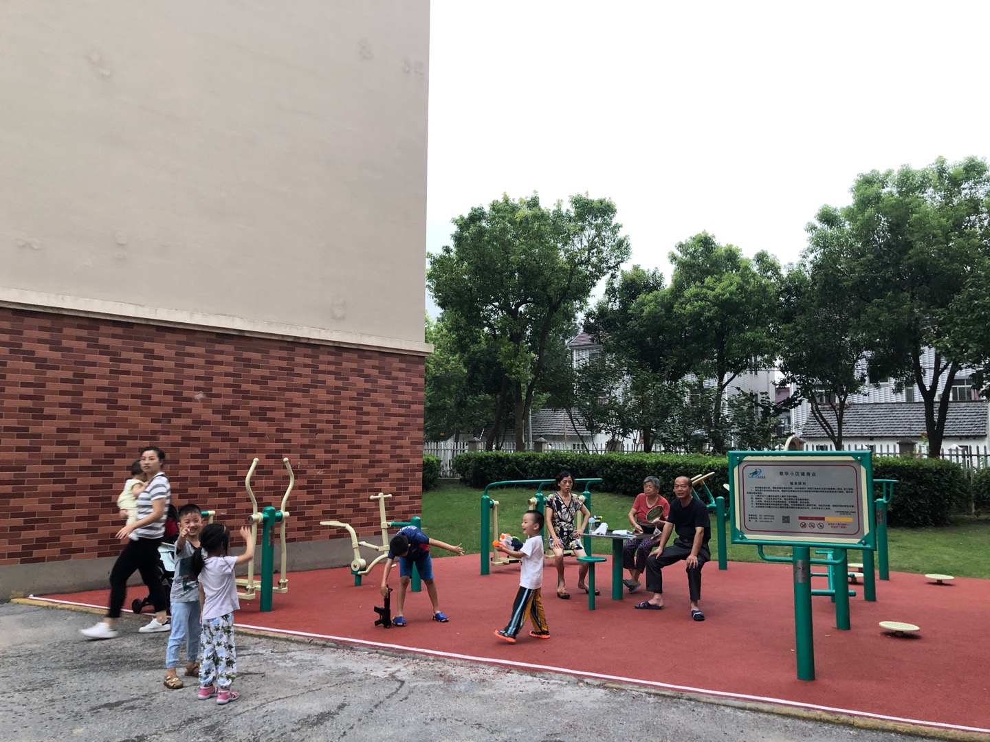 巷华小区健身点