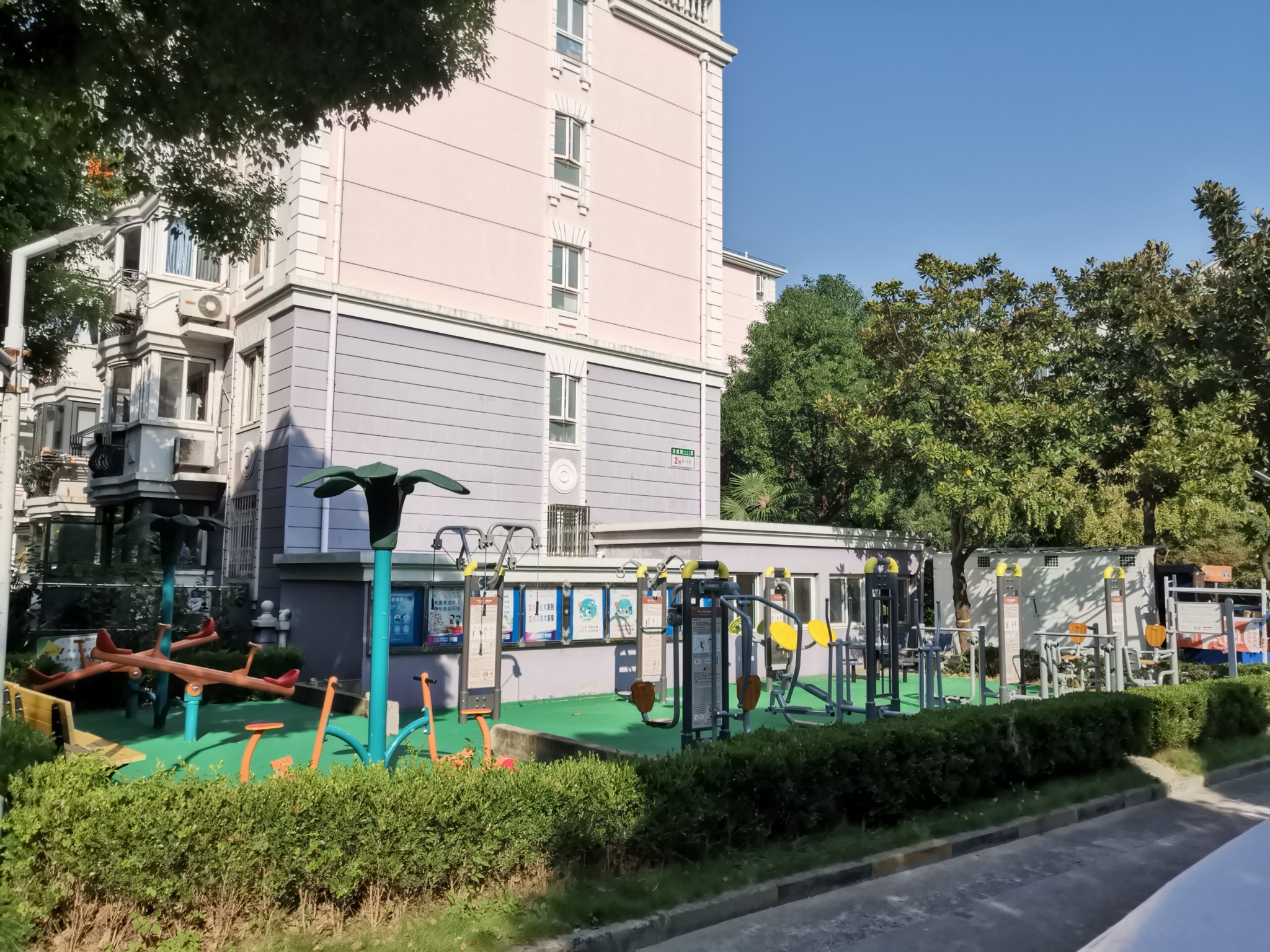 镇西居委市民益智健身苑点