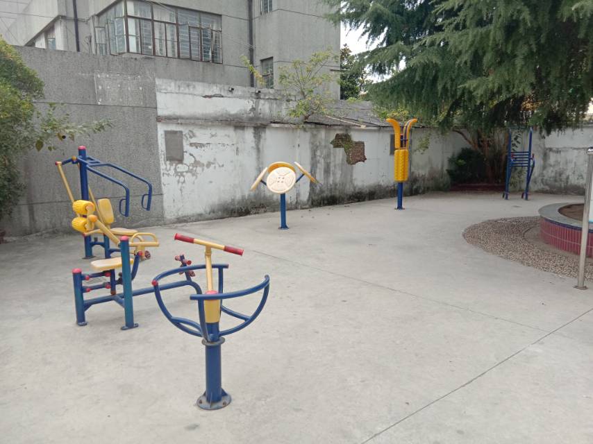 江镇居委新建路54号健身路径