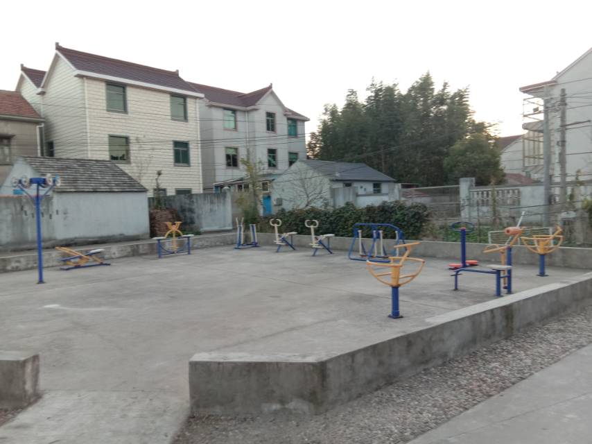 高永村4组高宅304号前健身路径