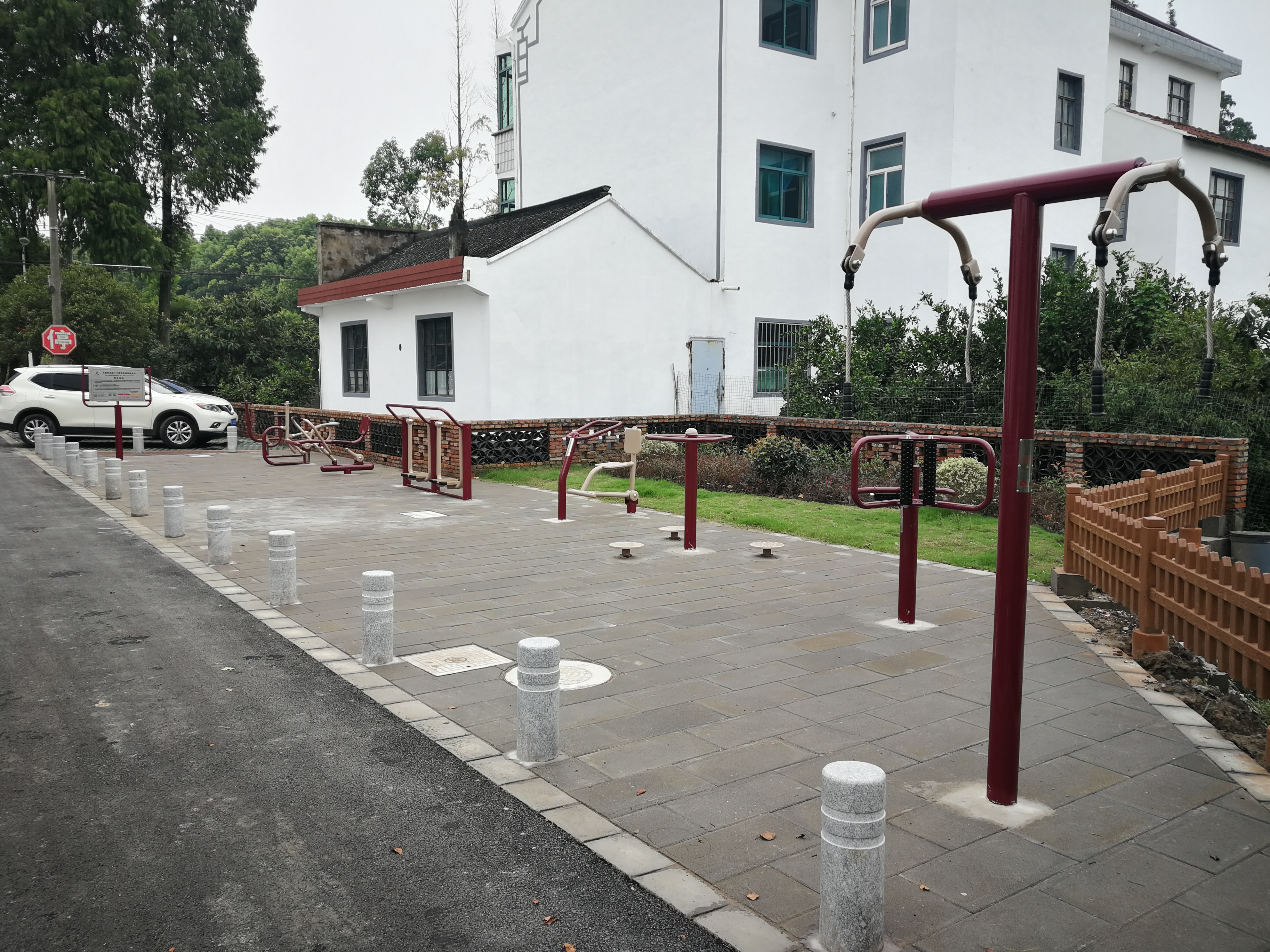 贸中广场市民益智健身点