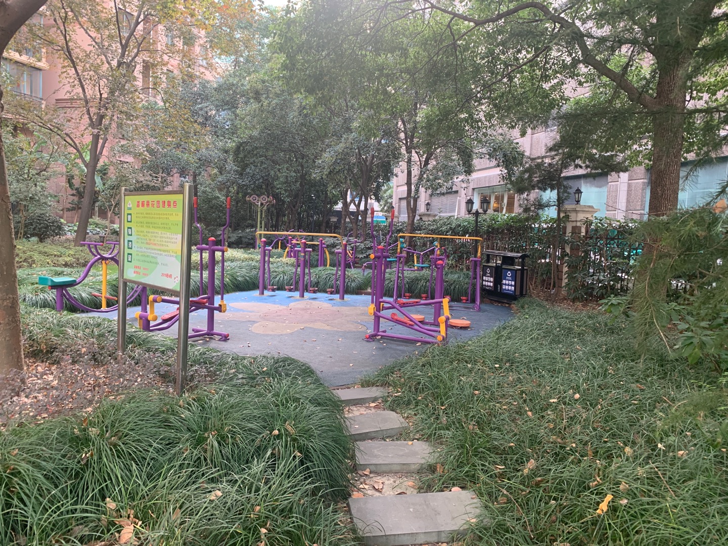 香榭丽居委健身点1