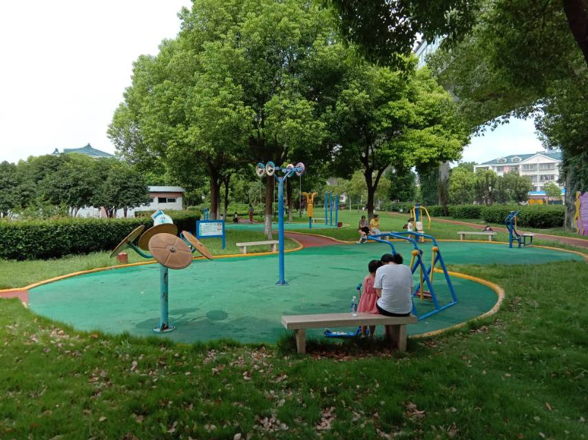育苑小区1866弄南区市民健身点