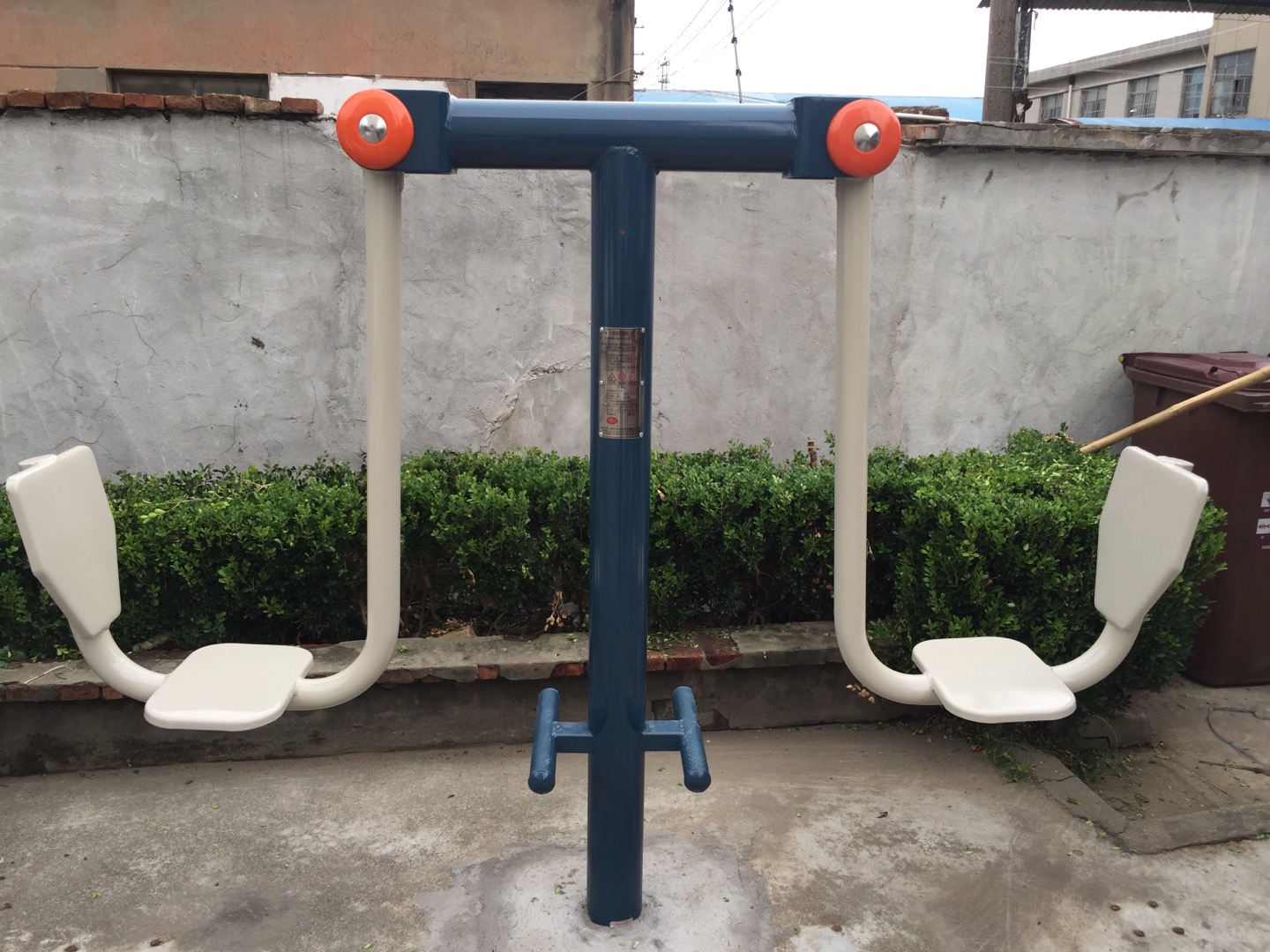 双位坐蹬器