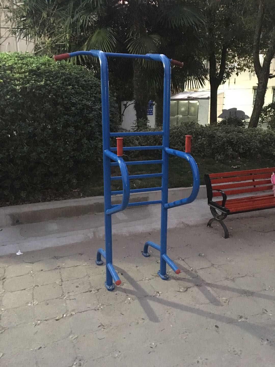 多功能训练器