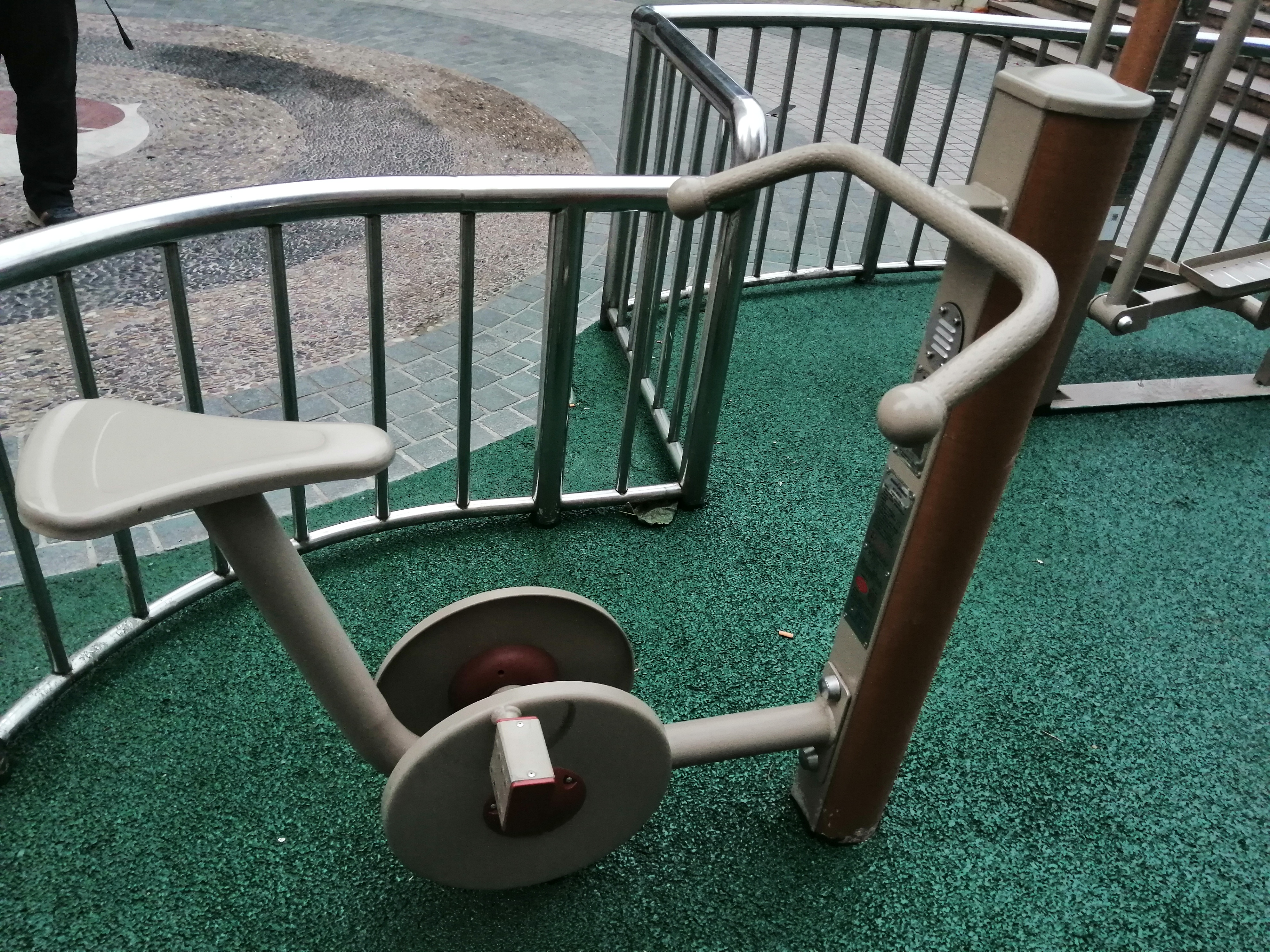 直立健身车