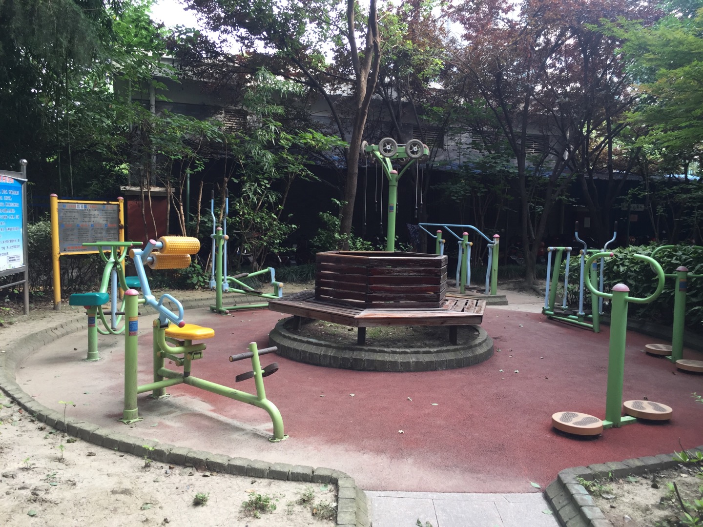 华漕敬老院健身点