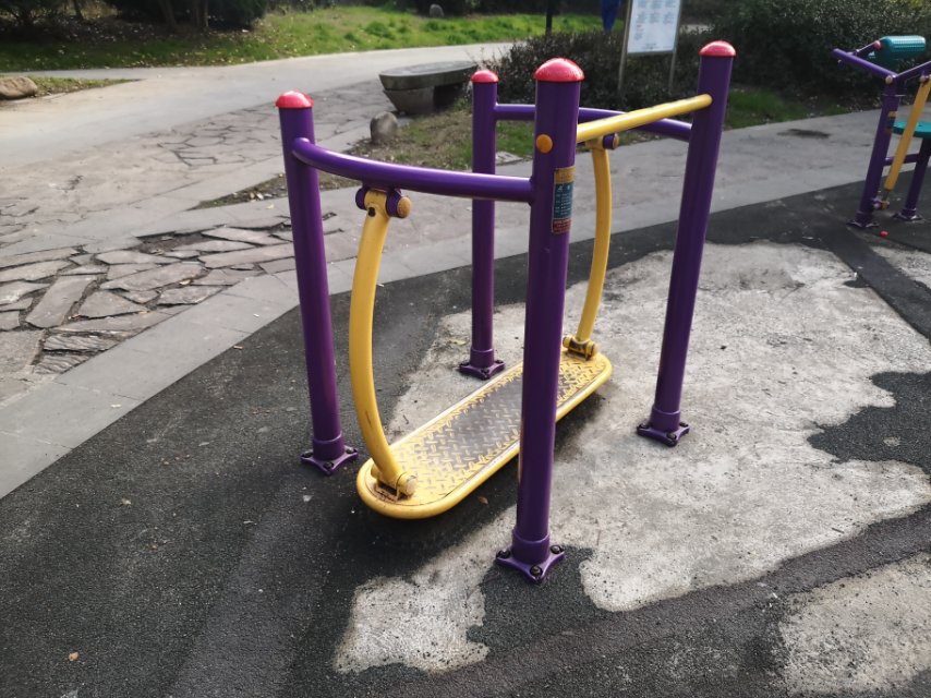 晃板健身器
