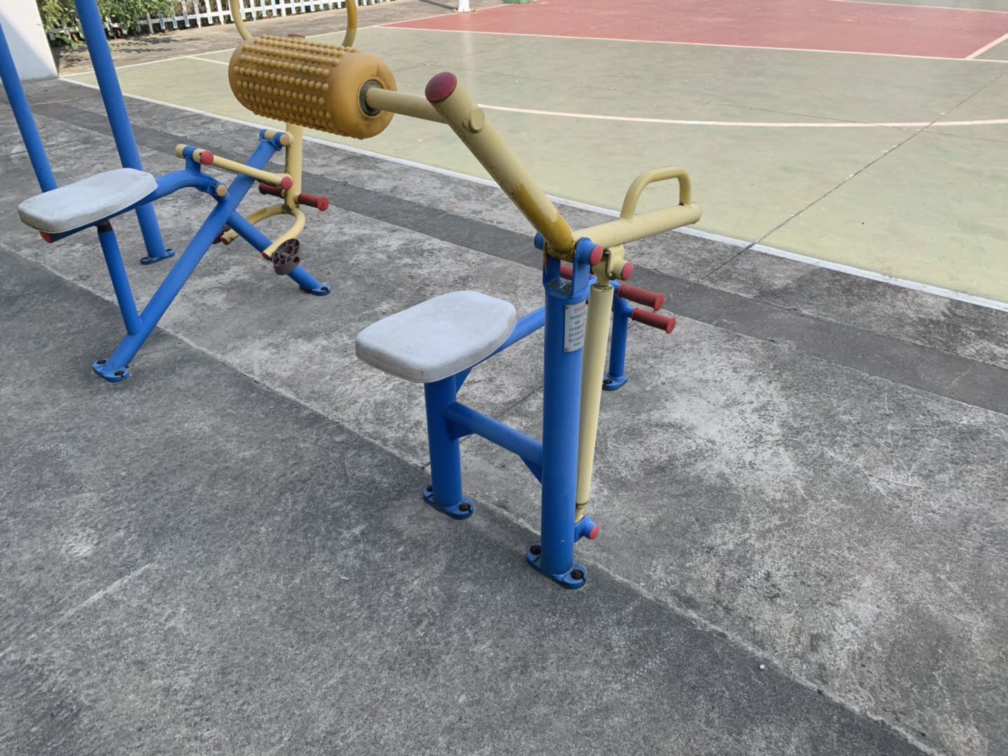 腹背锻炼器
