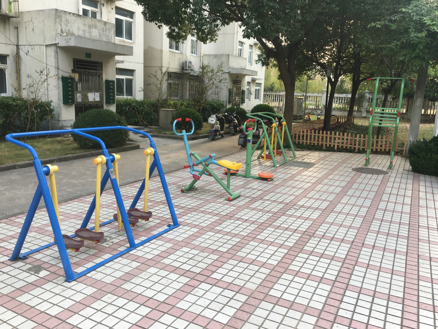 浦东新区合庆镇胜利居委169弄小区健身苑点2