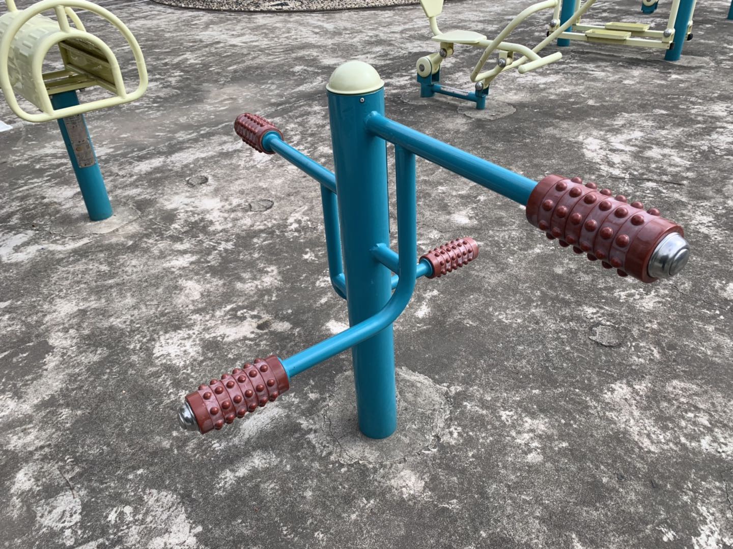 四级压腿按摩器
