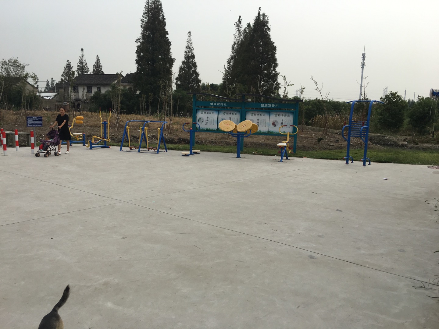联建村休闲广场健身点