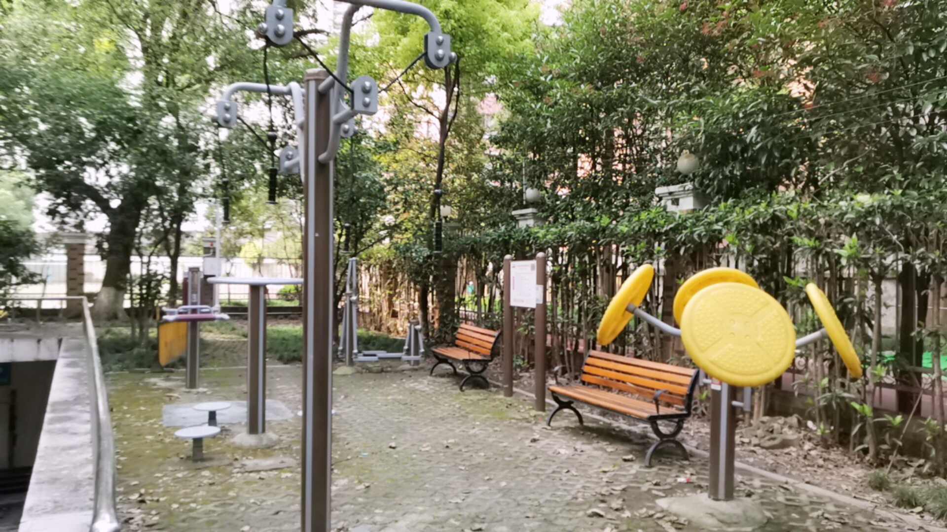 智荟苑市民益智健身苑点（17号）