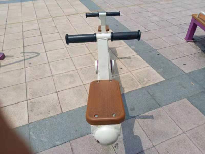 儿童跷跷板