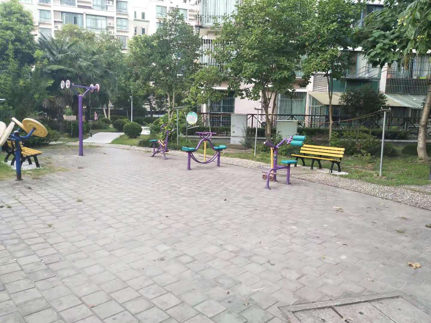 新月丽苑健身点