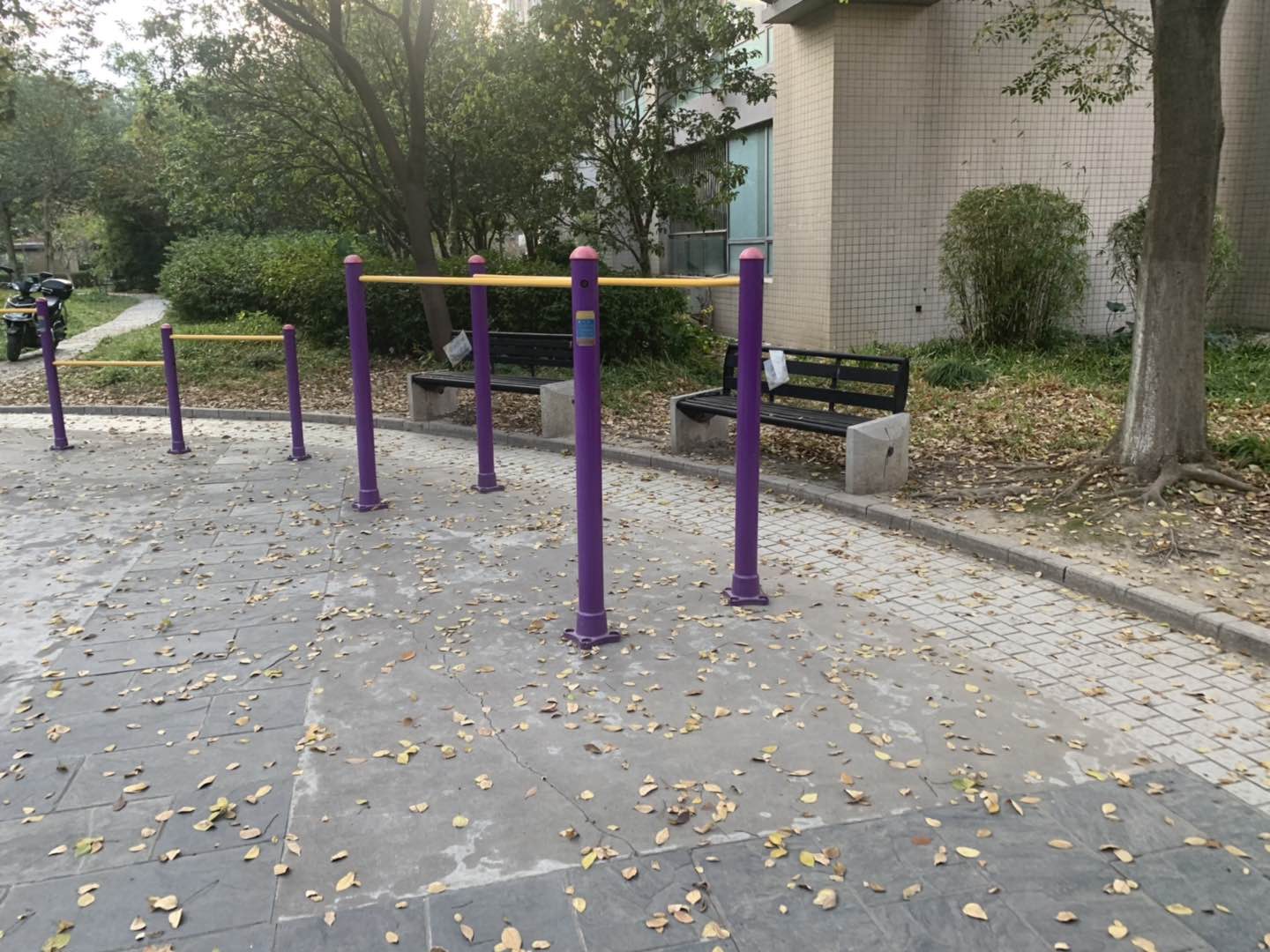 双杠健身器