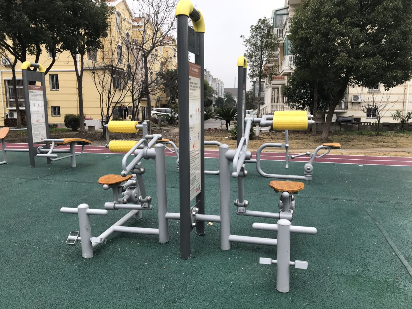 背腹肌训练器