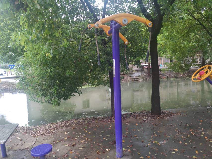 牵引器