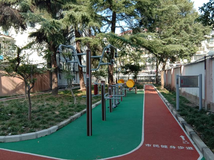 平利路小区市民健身苑点