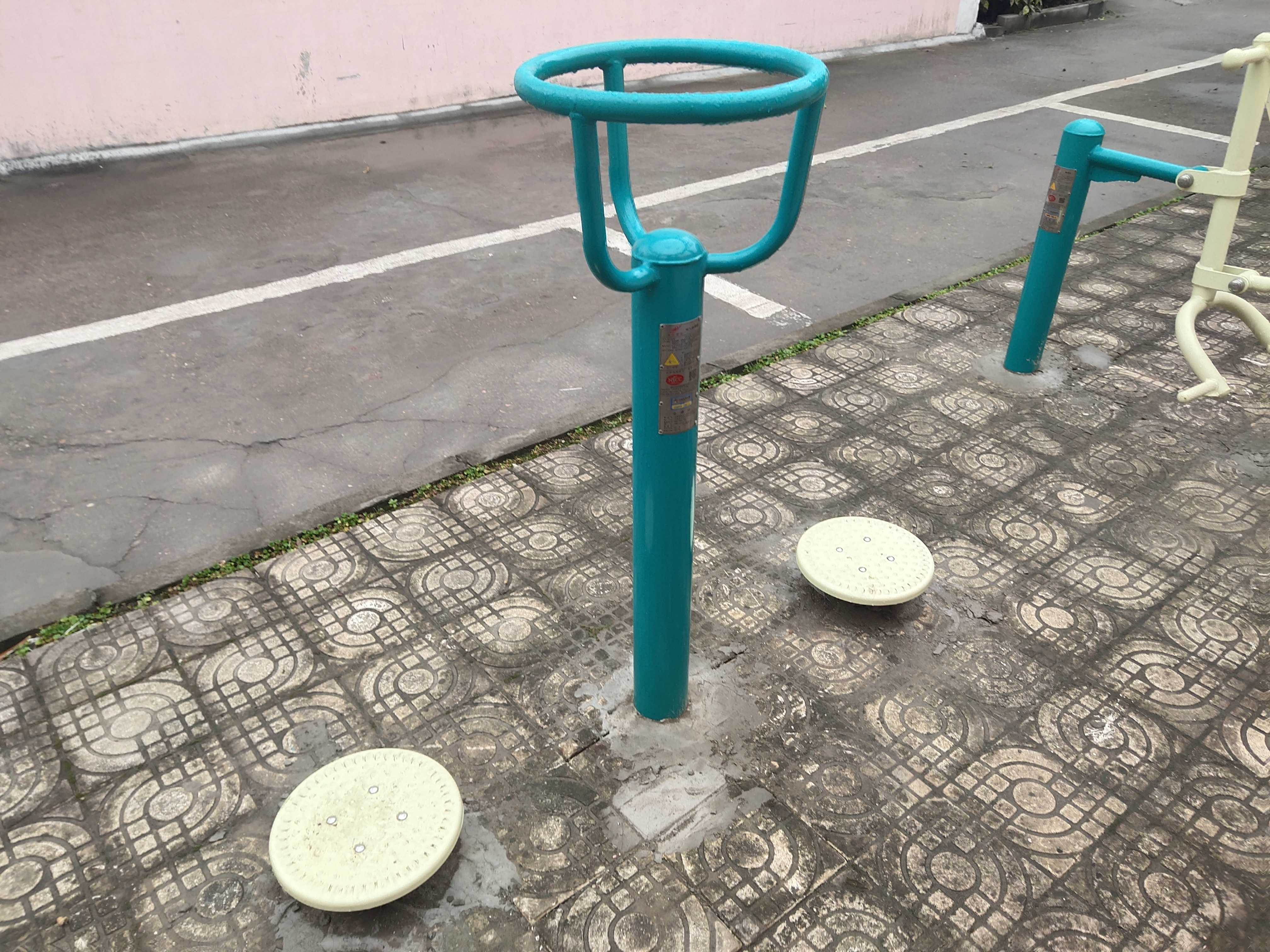 三人转腰器