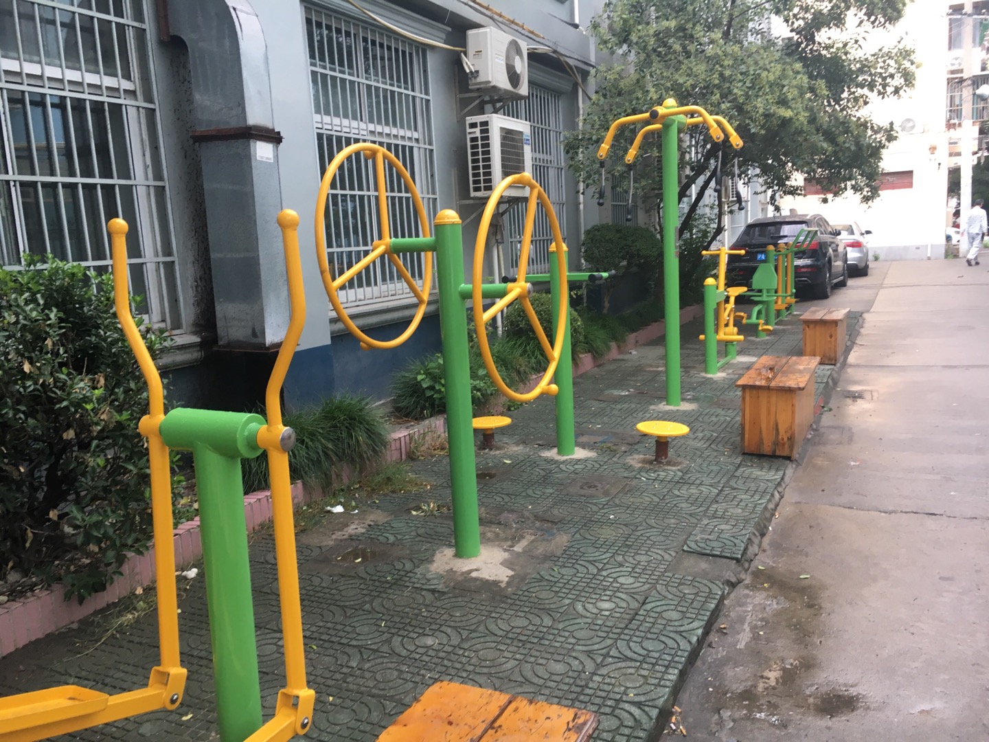 澳门路660弄市民益智健身点