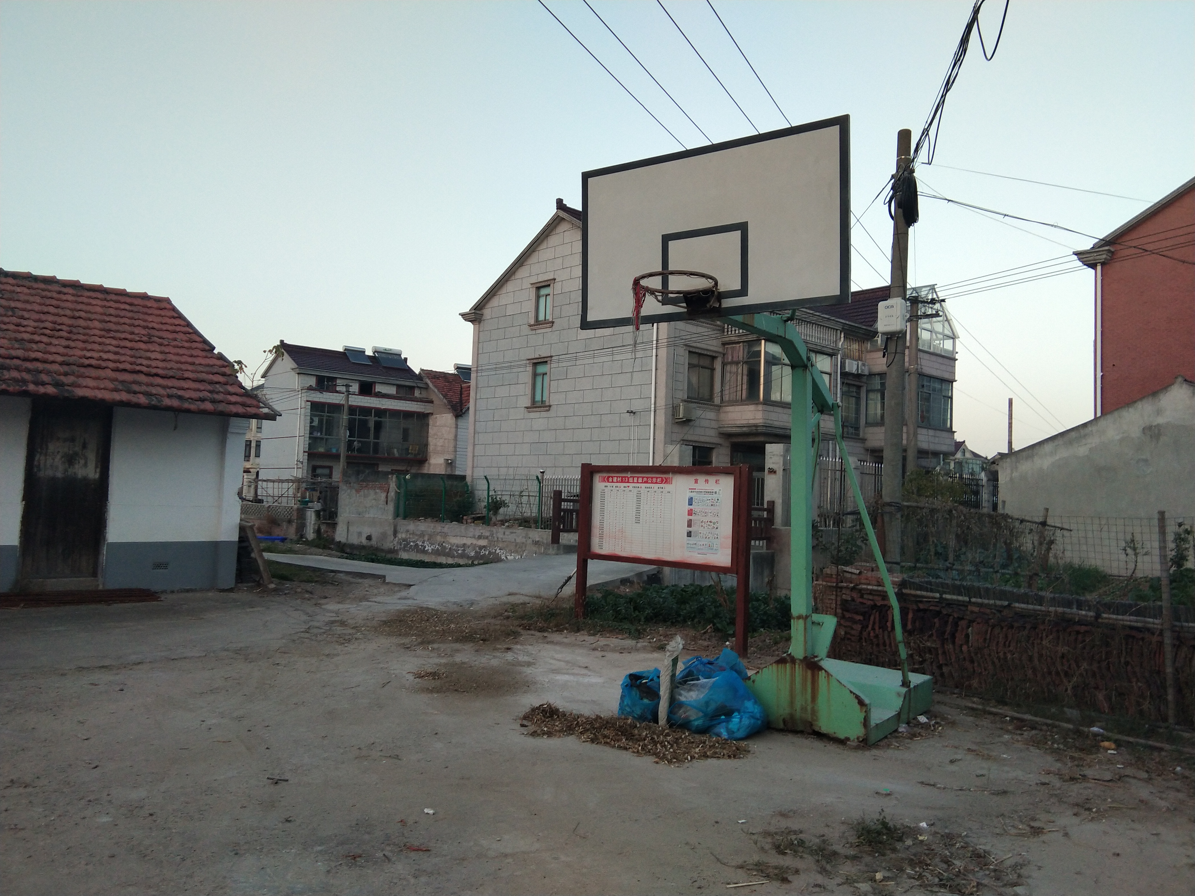 金建村篮球场