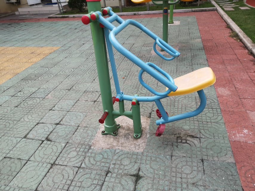 自重腿部锻炼器