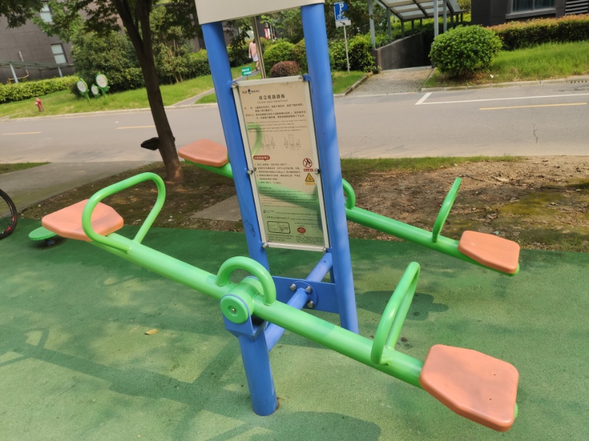 双立柱跷跷板