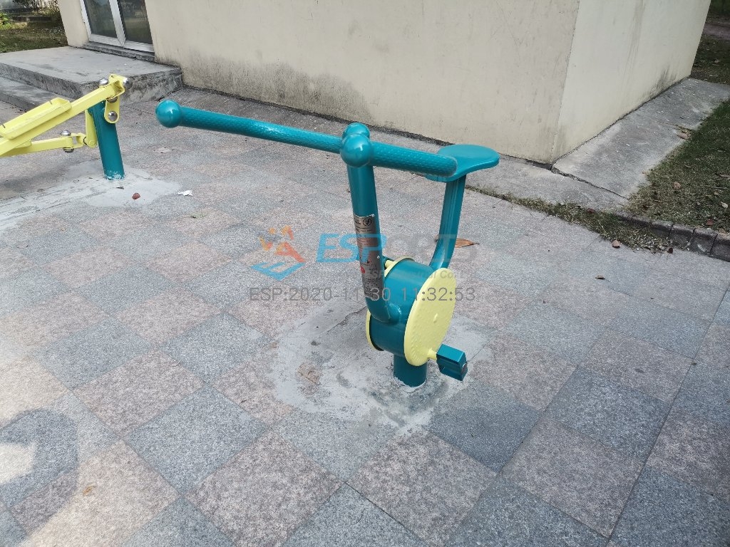 卧式健身车