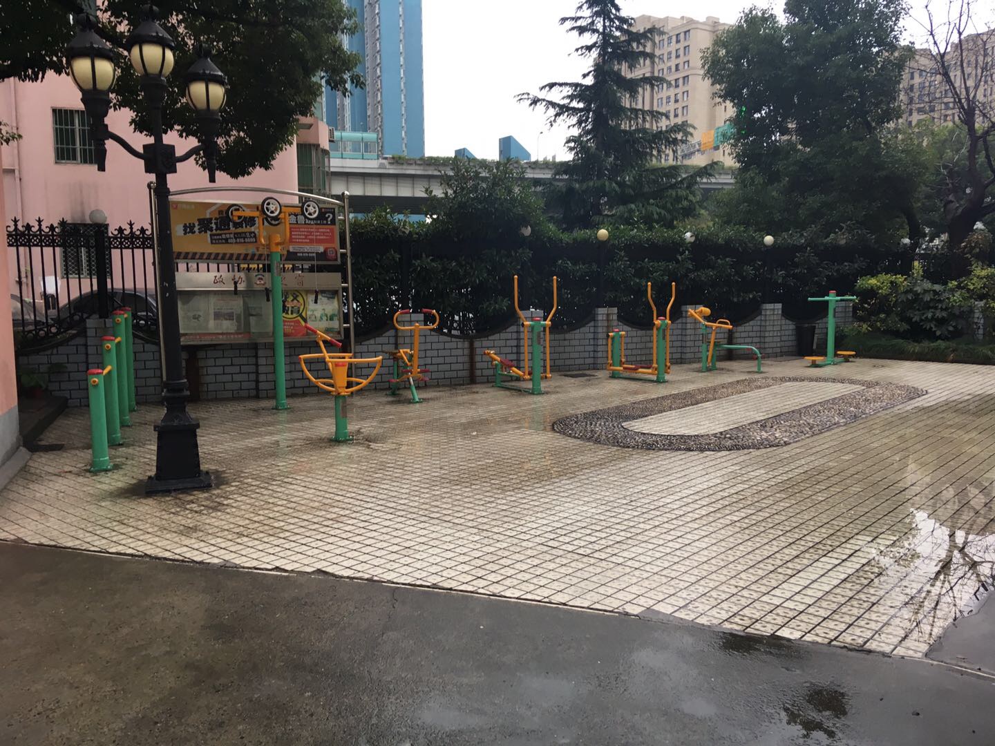 康惠苑小区市民健身点