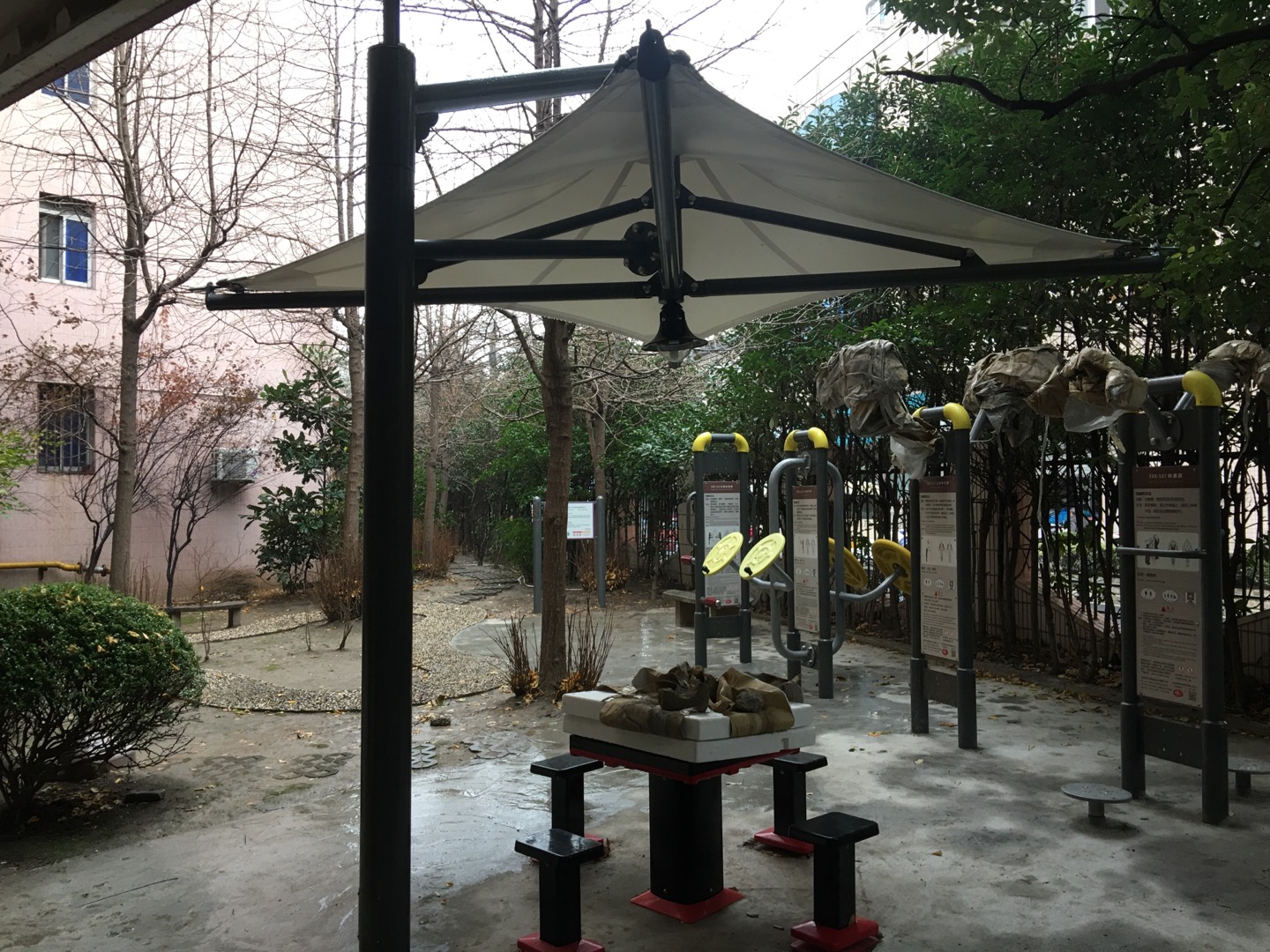 太阳能灯光遮阳棚