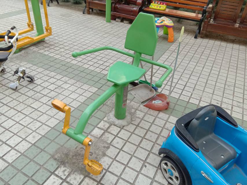 斜躺健身车