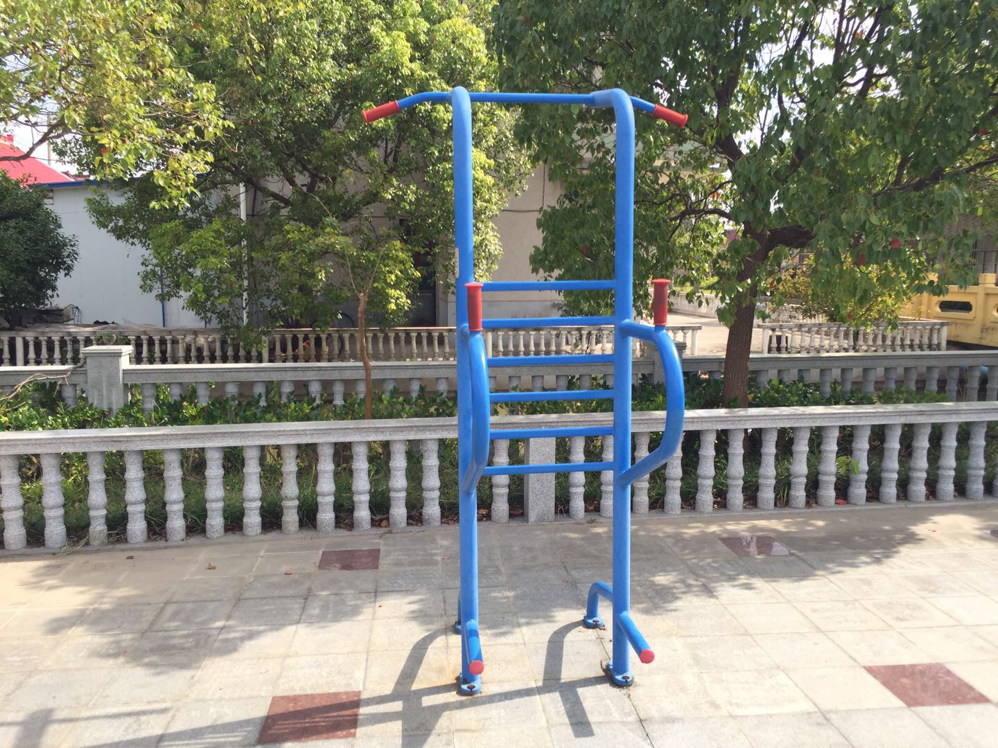 多功能训练器