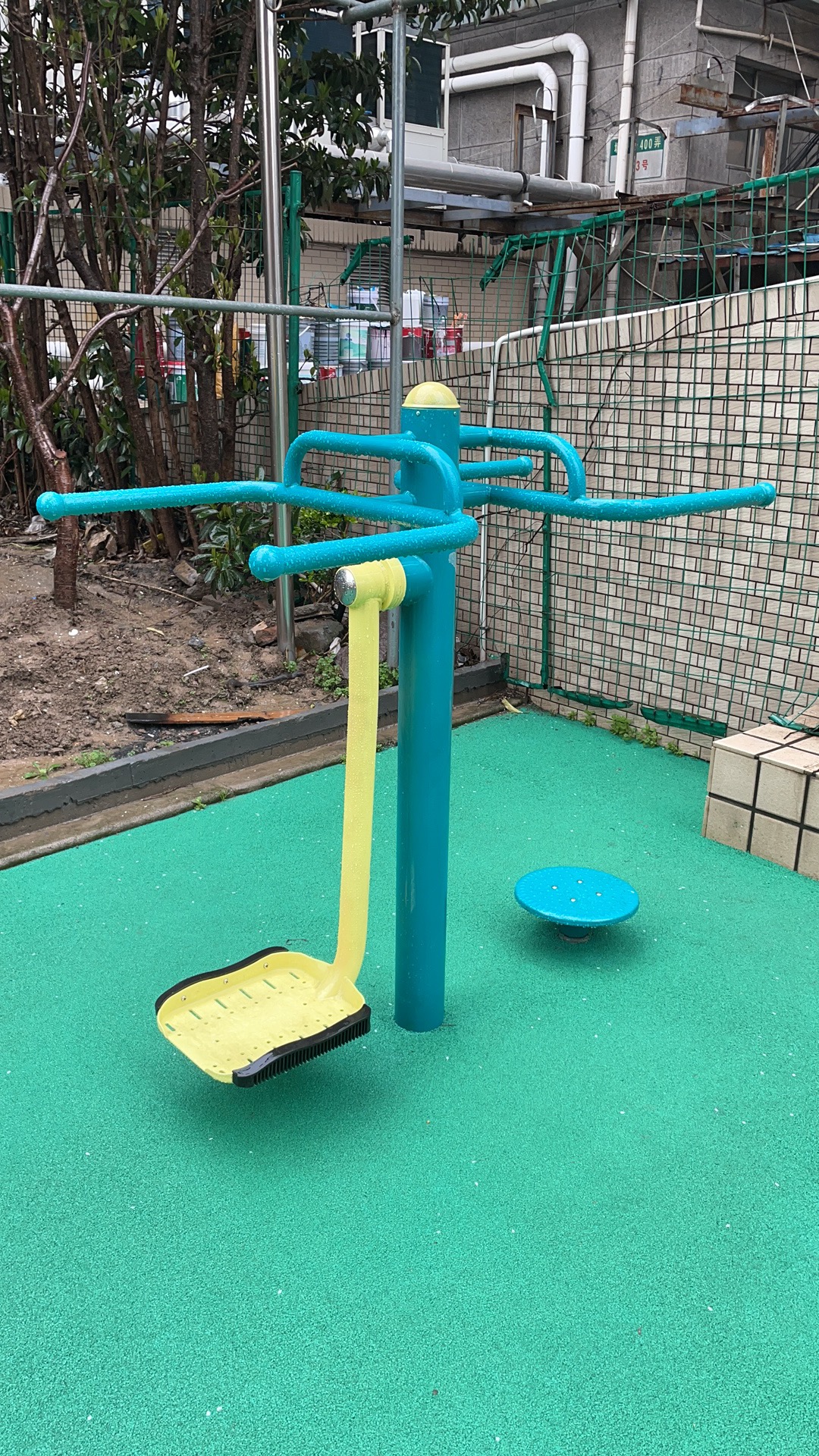 扭腰钟摆器