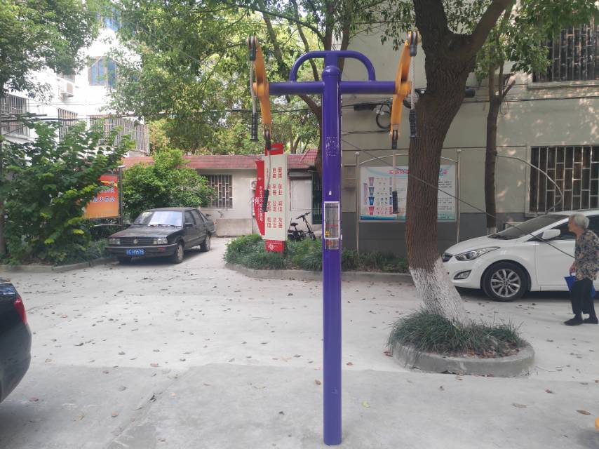 牵引器