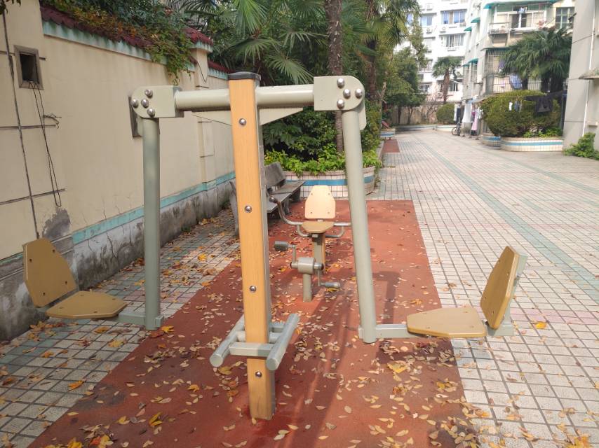 坐推训练器