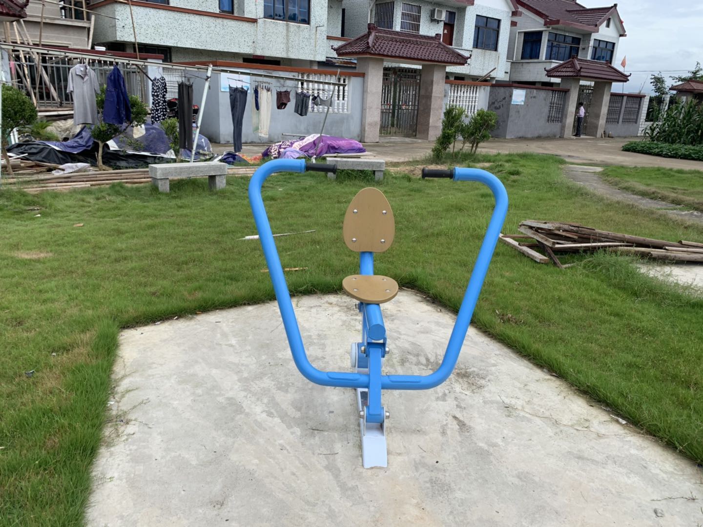 自重式平推训练器